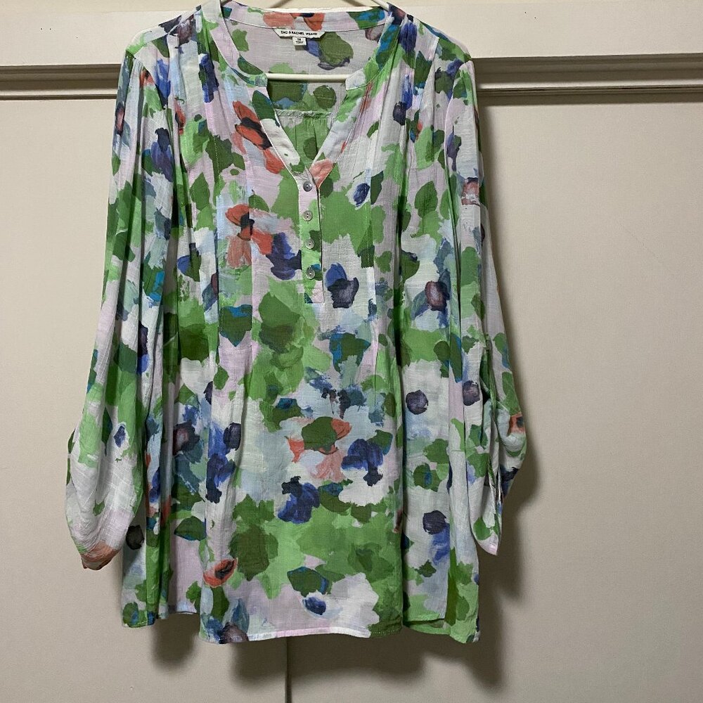 Zac & Rachel woman, long sleeve, white blouse w/flowers, size 2X